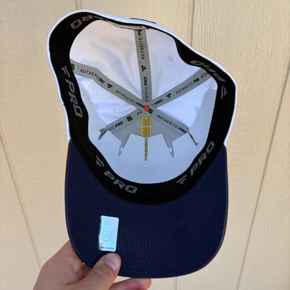 Fanatics Nashville Predators 2020 NHL Winter Classic A-Flex Fit Hat M/L White - Picture 6 of 10